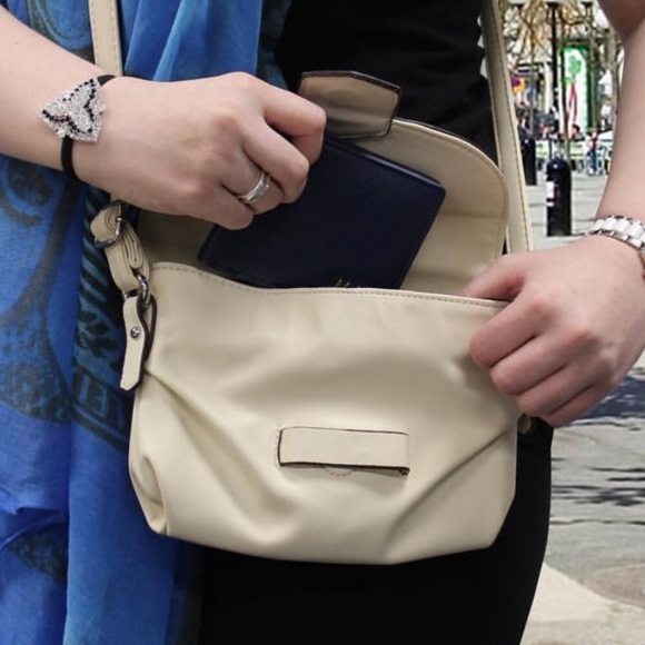 MoDa New York Off White Crossbody Bag - Picture 2 of 6